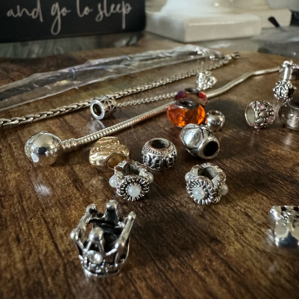 Bracelet with charms - Picture 9 of 14